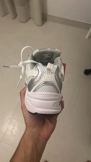 New Balance 530 Plata y Blanco