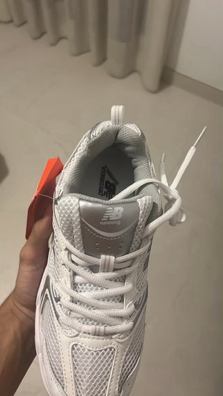 New Balance 530 Plata y Blanco