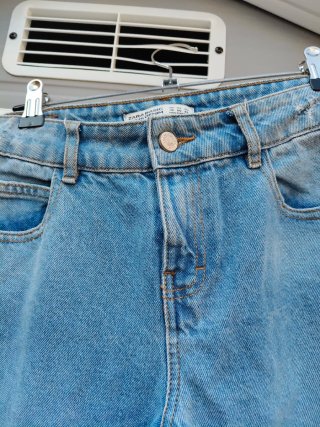 Pantalón vaquero mujer con volantes