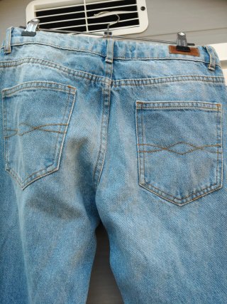 Pantalón vaquero mujer con volantes