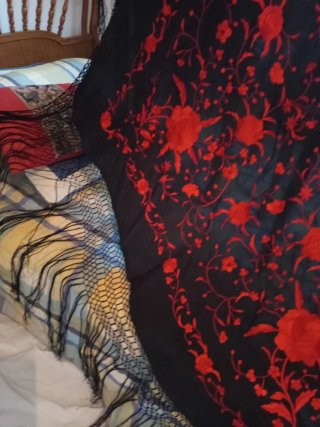 Mantón Manila Seda Bordado Mano nuevo con etiqueta