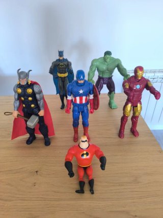 Muñecos Marvel: Capitán América, Hulk, Batman