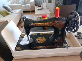 Máquina de coser Singer antigua