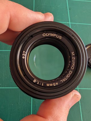 Olympus M.Zuiko 45mm f1.8 + Parasol LH-40B