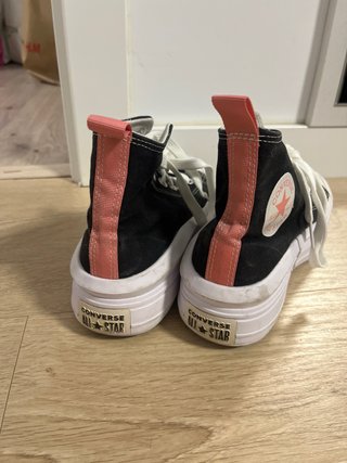 Converse negras y rosa con plataforma blanca
