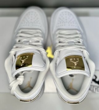 Air Jordan Low Zapatillas Blanco y Oro Metálico