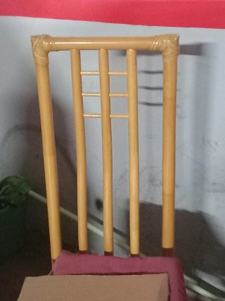 Sillas de bambú con asiento rojo
