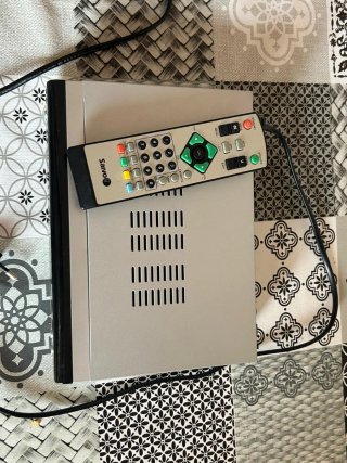 Lote: Reproductor DVD Soundcolor y TDT Sarvo