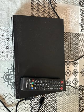 Lote: Reproductor DVD Soundcolor y TDT Sarvo
