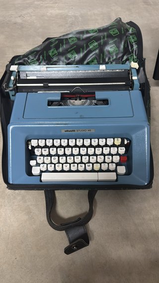 Máquina de escribir Olivetti Studio 46