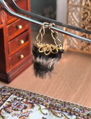 Bolso pelo casa muñecas dorado