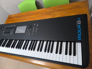 Teclado Yamaha Moog+Plus 88