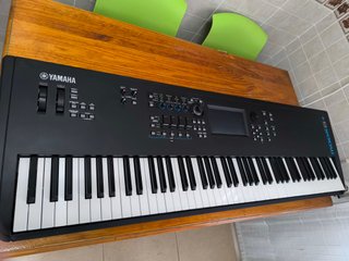 Teclado Yamaha Moog+Plus 88