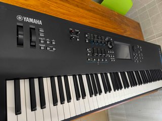 Teclado Yamaha Moog+Plus 88