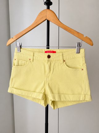 Shorts vaqueros amarillos