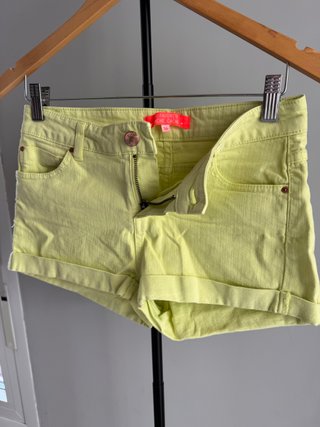 Shorts vaqueros amarillos