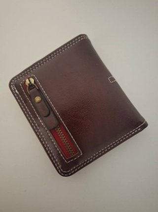 Cartera Marrón con Diseño Cruz