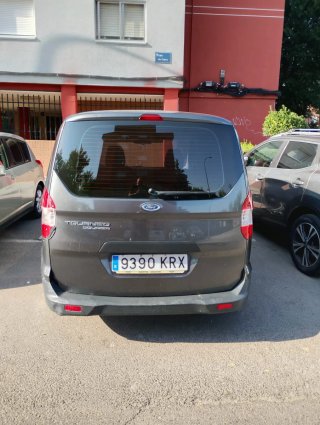 Ford E-Transit Courier 2018