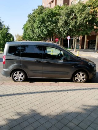 Ford E-Transit Courier 2018