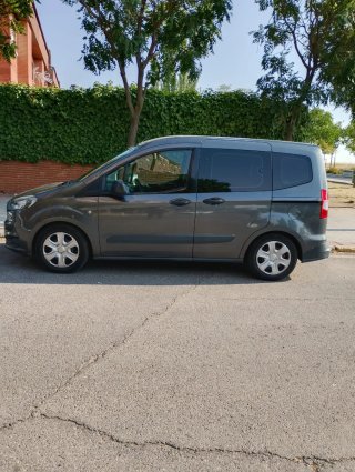 Ford E-Transit Courier 2018