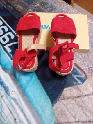 Sandalias rojas mujer.