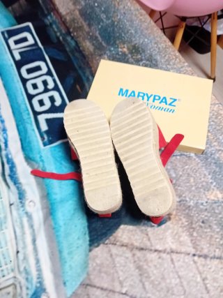 Sandalias rojas mujer.