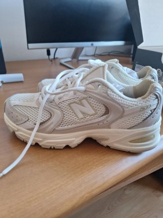 Zapatillas New Balance Mujer Beige/Blanco Nuevas