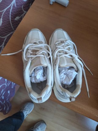 Zapatillas New Balance Mujer Beige/Blanco Nuevas