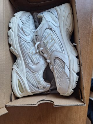 Zapatillas New Balance Mujer Beige/Blanco Nuevas