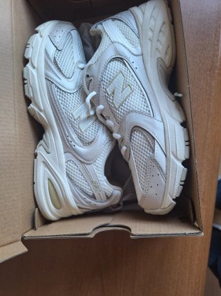 Zapatillas New Balance Mujer Beige/Blanco Nuevas