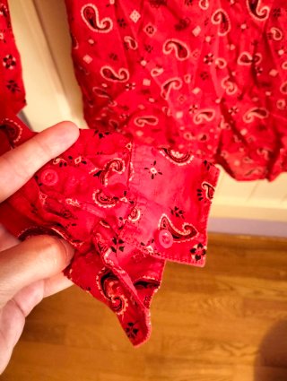 Camisa roja bandana botones