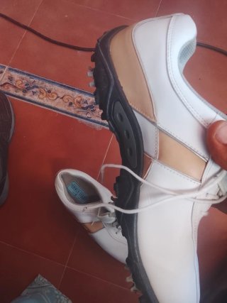 Zapatos de golf blancos sin estrenar