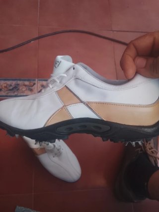 Zapatos de golf blancos sin estrenar