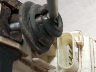 Cerradura puerta trasera izquierda FIAT FREEMONT