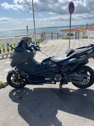 Yamaha Tmax 530 DX Negra