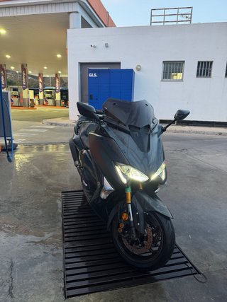 Yamaha Tmax 530 DX Negra