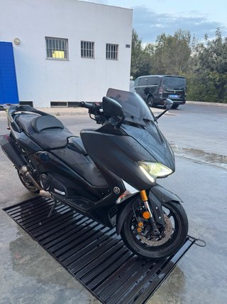 Yamaha Tmax 530 DX Negra