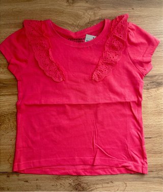 Camiseta rosa Primark con volantes