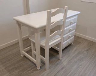 Mesa Escritorio blanco con cajones y silla