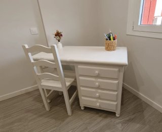 Mesa Escritorio blanco con cajones y silla
