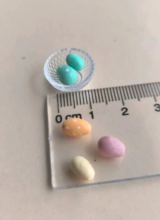 Cuenco resina con huevos casa muñecas