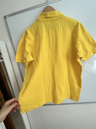 Polo amarillo