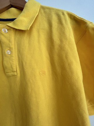 Polo amarillo