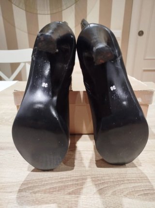Botas altas de tacón negras