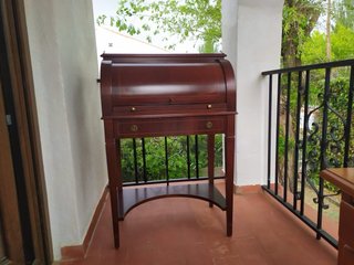 Escritorio antiguo de madera