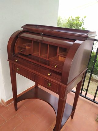Escritorio antiguo de madera