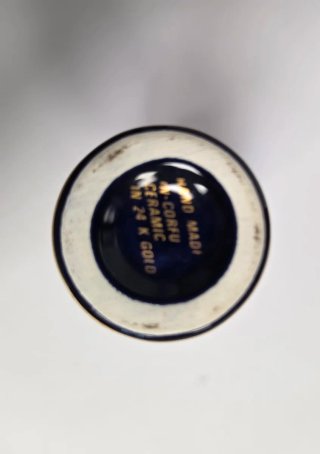Vaso blu con decorazioni oro