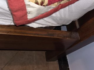 Cama antigua con cabezal y pie madera olivo