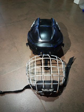 Casco de hockey con protector facial