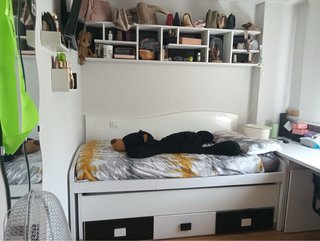 Cama con escritorio y almacenaje